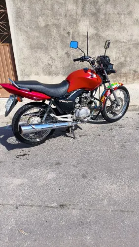 Vendo fan 2010 150 cc freio a disco e partida elétrica.