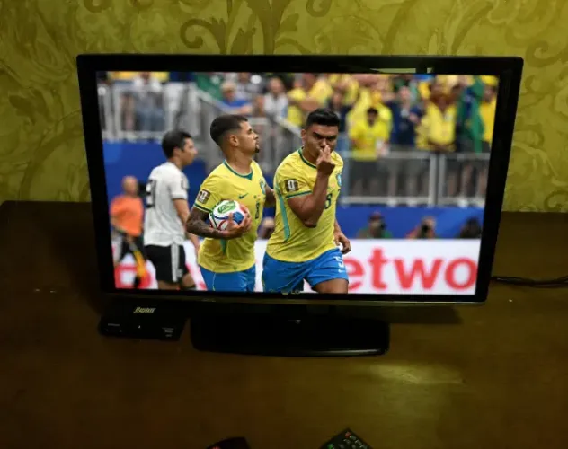 TV Monitor LG 2 in 1 led Full HD 23pol hdtv excelente com controle