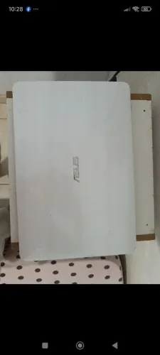 Notebook asus com mínimos detalhes