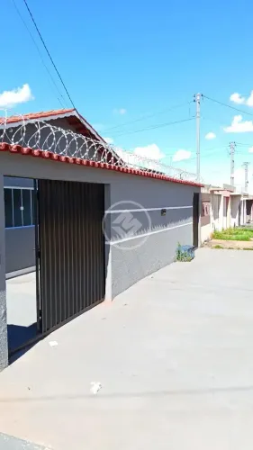 2 casas a venda sendo construida no mesmo lote com portoes separados codigo: 270146