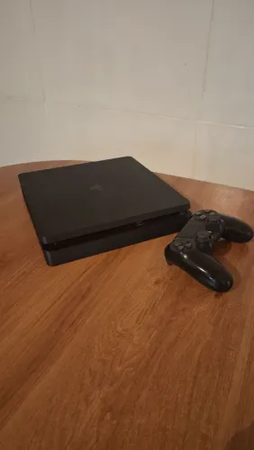PlayStation 4 Slim 1TB com 1 controle