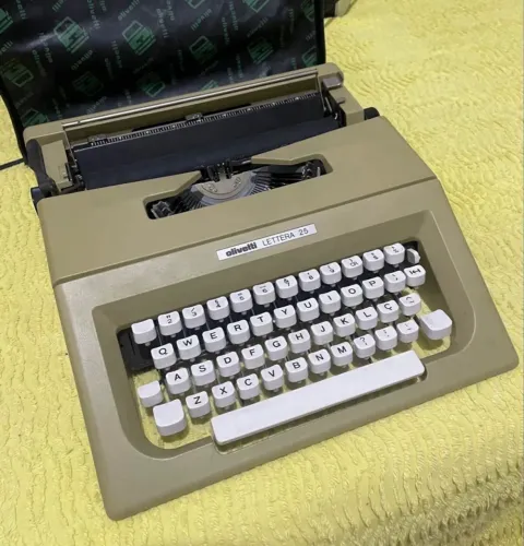 Máquina de escrever Lettera 25