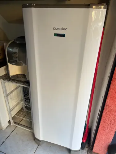 Geladeira Esmatec semi nova 