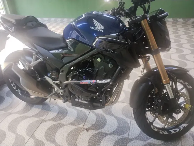 CB 500f 2024 azul com acessórios proteção de tanque,toda completa IPVA pago