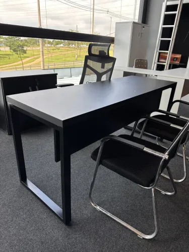 MESA DE ESCRITORIO INDUSTRIAL 1.50 PRETA LOJA IKONOFFICE