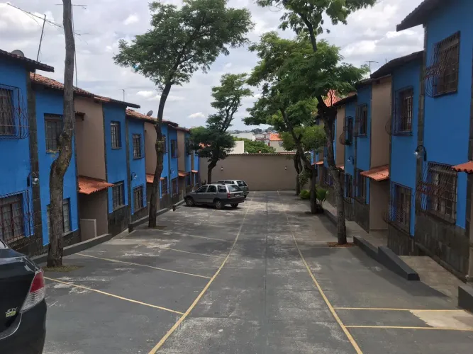 Casa geminada para alugar no Dona Clara