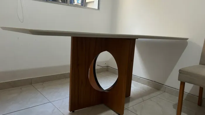 Mesa com 6 cadeiras