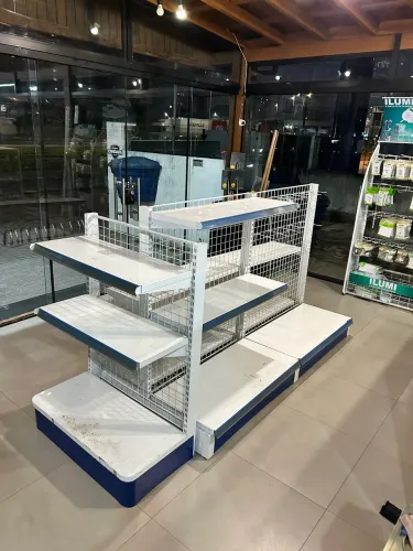 2 gôndolas de centro + 1 gôndola de ponta