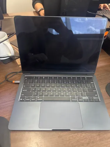 Macbook m4 256 13 TELA QUEIMADA