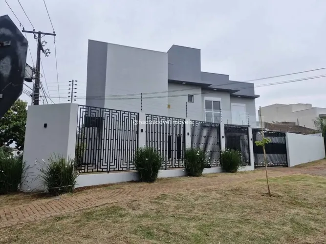 Sobrado com 1 suíte + 2 quartos e piscina no Canadá