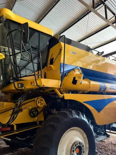COLHEITADEIRA NEW HOLLAND TC5070 - ANO 2019 COM PLATAFORMA 19 PÉS