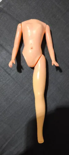 Corpo de boneca antiga