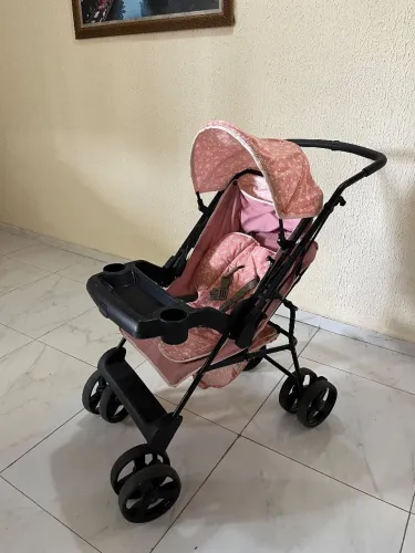 CARRINHO DE BEBÊ SEMI NOVO