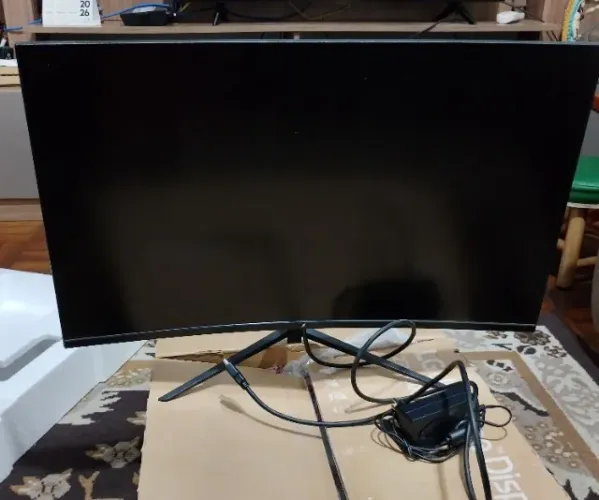 Monitor Superframe 27 pol. full Hd 240 hz