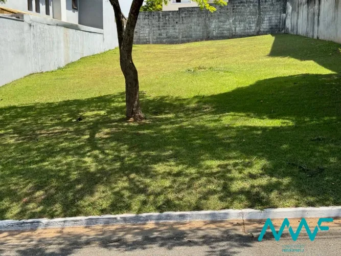 Alphaville 5 Terreno de 360 m² com Levíssimo Aclive Próximo à Portaria