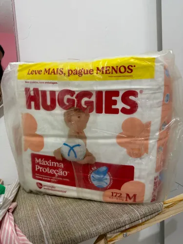 Huggies M - 172 fraldas