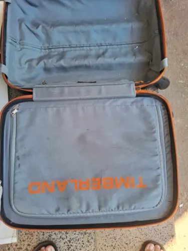 Mala de viagem internacional marca timberland ,com capacidade para 23kg