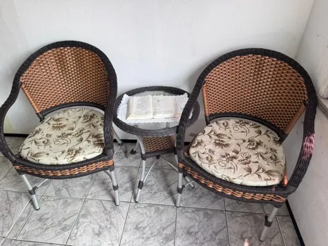 Kit 4 Cadeiras de varanda (acompanha mesinha)