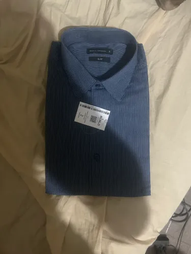 camisa social manga longa, azul. risca de giz. Nova.