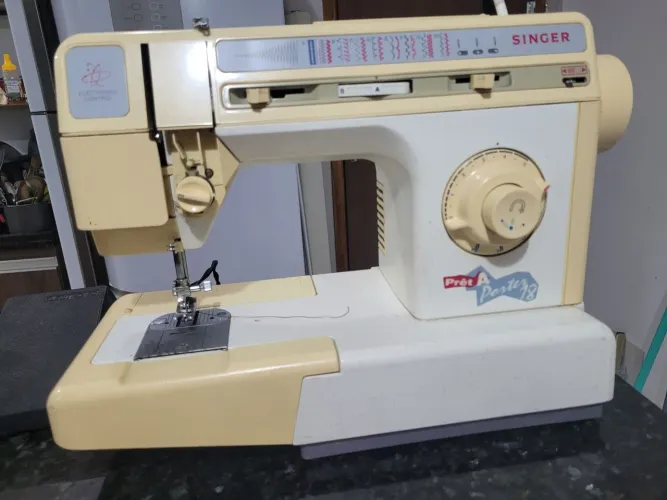 Máquina de costurar doméstica Singer