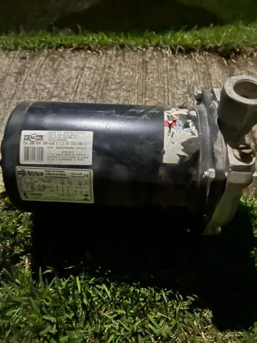 Motor trifásico (bomba d água)