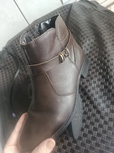 Bota de couro 36