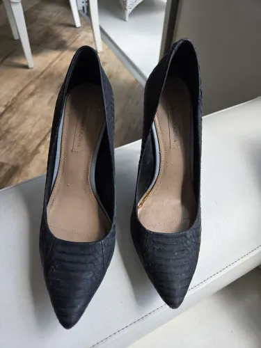 Scarpin BCBG Max Azria Preto Texturizado Salto Alto Nº 39