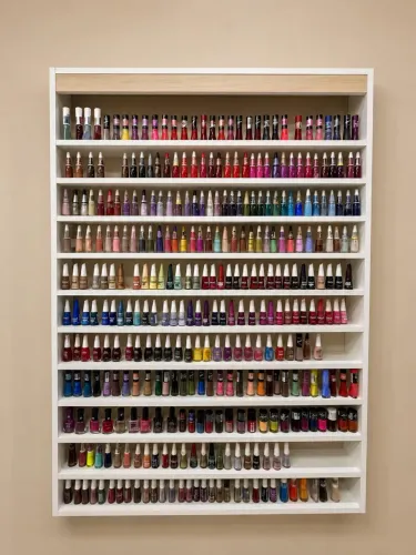 Expositor em MDF branco + 250 esmaltes