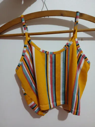 Top Cropped Amarelo Às Riscas Coloridas com Nó