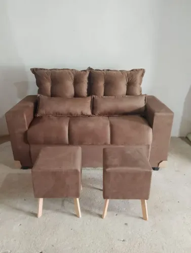 Sofá de luxo com pufs