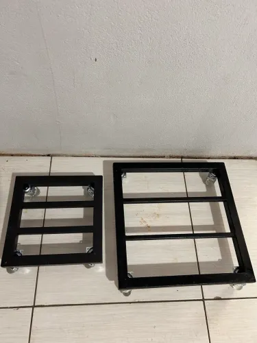 Suporte em ferro para vasos