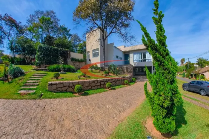 Casa em Condomínio para aluguel e venda com 547,95 m² de área construída e 1900 m² de terr