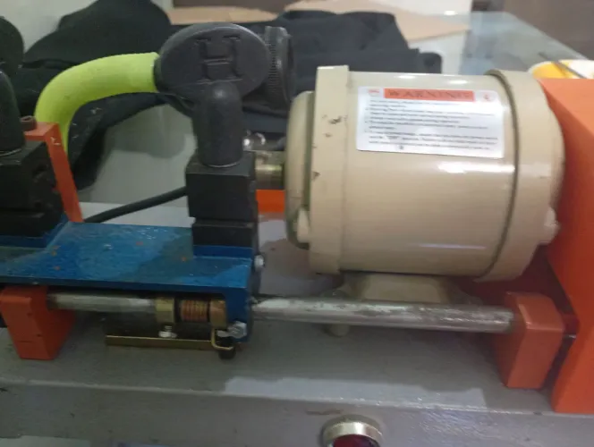 Máquina copiadora de chaves