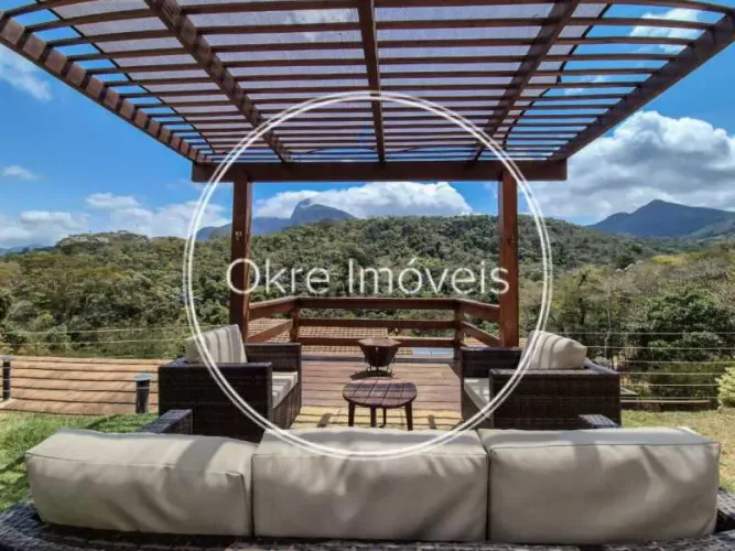 Linda casa em Araras Petrópolis de 1.700m2 de terreno, com 3 suítes e uma área construída