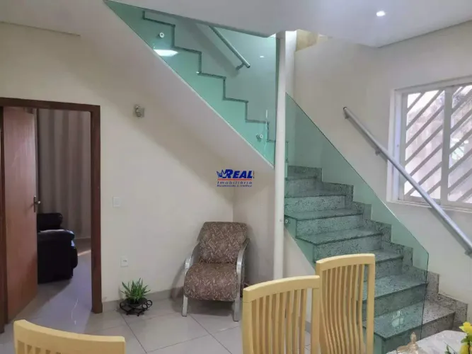 Casa para Aluguel no Central Park (Ibirité/MG) com 4 Quartos, 1 Suíte e 3 Varandas