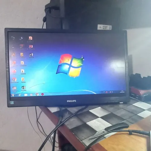 Monitor 21.5 pol