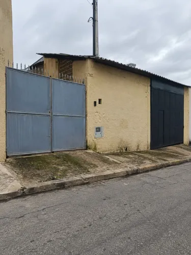 Galpão na Rua Professora Izaura Bayerlein, 54 90 m²