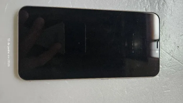 Zenfone 5 com tela trincada liga normalmente não sei se pega chip sim!bateria ok,wi-fi ok