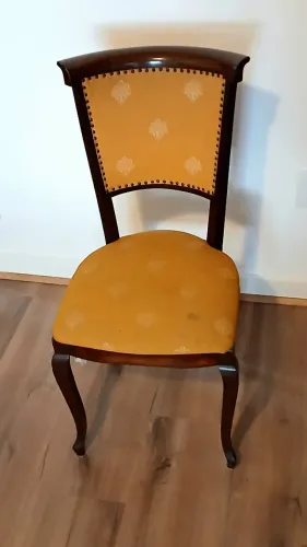 Cadeira Clássica Estilo Biedermeier com Encosto de Gôndola em Madeira