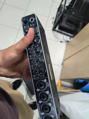 interface de áudio USB, modelo Behringer UMC404HD