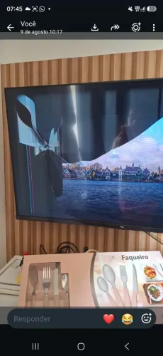 Smart TV TCL 43" - Liga e sai som normal (Tela quebrada / Para conserto ou peças)