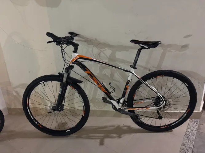 Bike TSW aro 29; 27 marchas; câmbio e freios shimano; pneus KENDA novos 