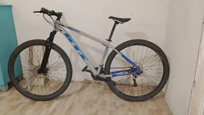 Bicicleta aro 29 semi nova