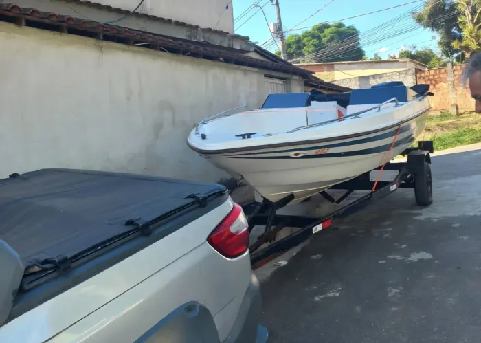 Lancha 18 pés motor 90 Hp Evinrude