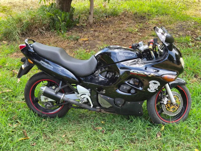 Suzuki GSX 750F 1998/1999 - Preta 4 Cilindros