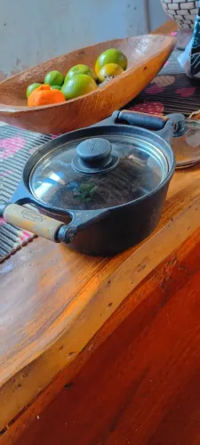 Panela de ferro fundido 2.5Lt 20cm redendo como tá na foto 