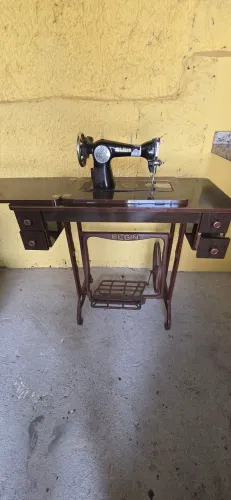 Maquina de costura Elgin antiga