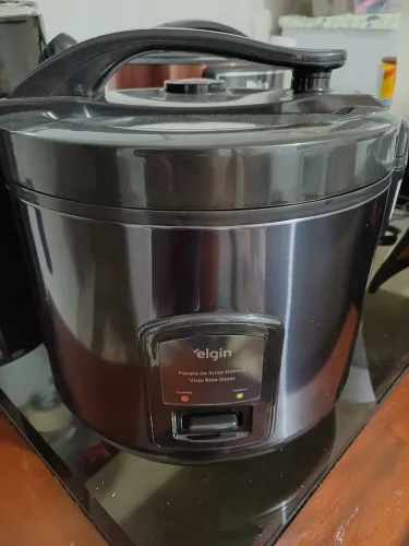 Panela de arroz elétrica Elgin 10 xícaras 700w 220v - perfeito estado