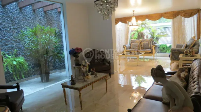 Casa à venda no Planalto Paulista 3 dormitórios, 4 vagas + casa independente