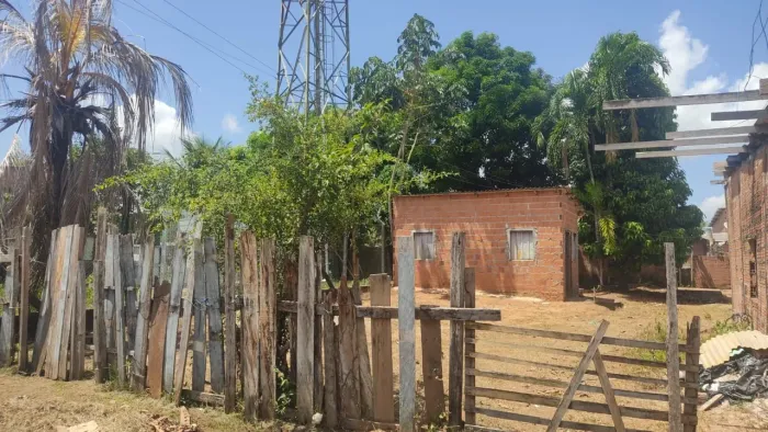 Casa em Itacoatiara bairro mamud bairro documento em dia medindo 30 de comprimento por 8 l